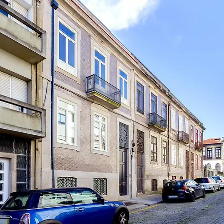4j's Apartment *